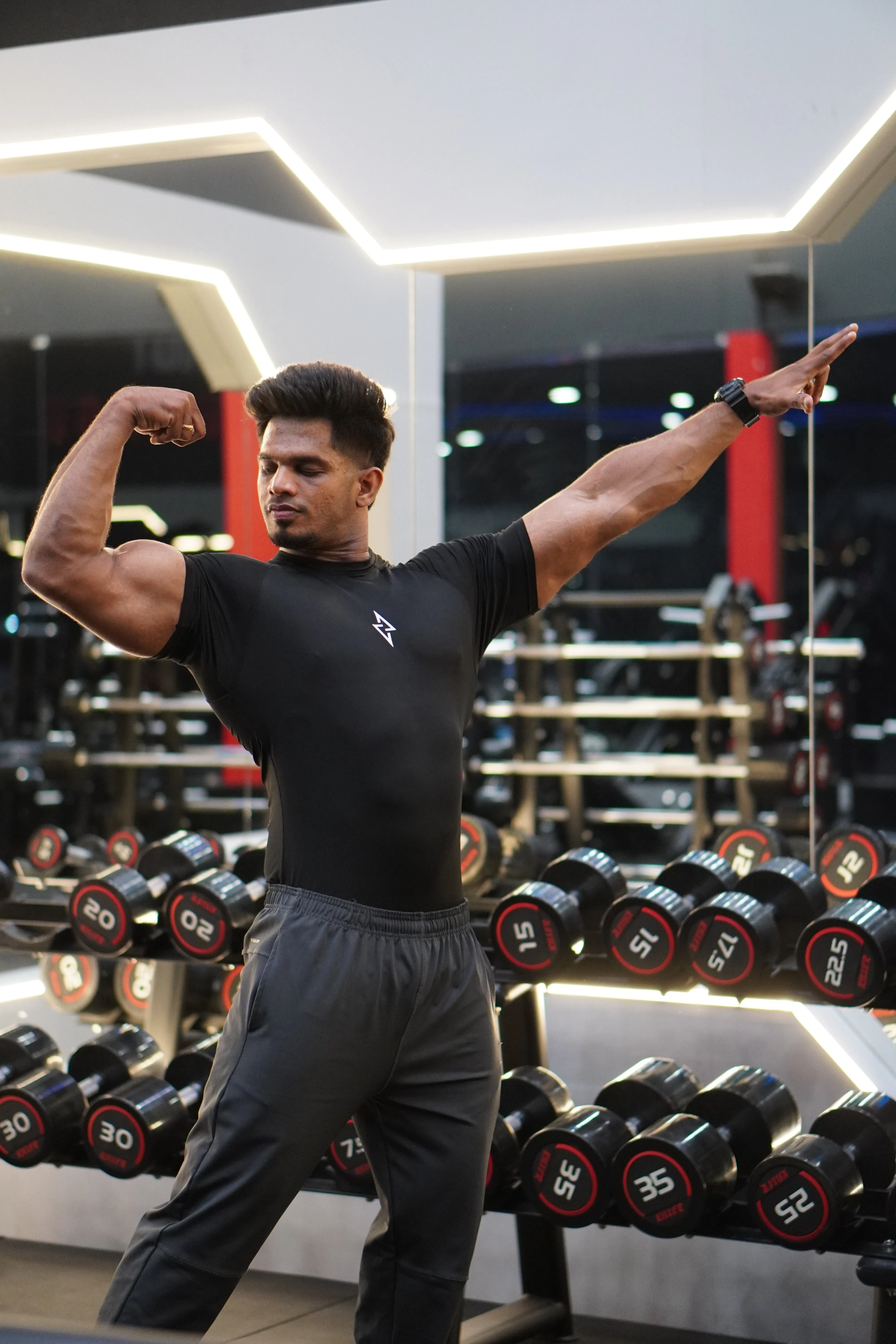 ALPHA - BLACK COMPRESSION T-SHIRT